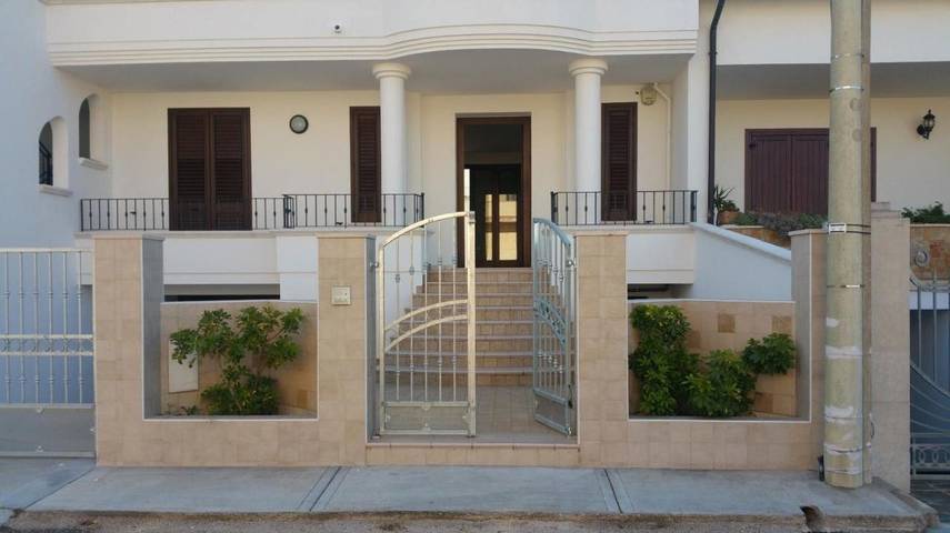 Appartamento per 8 persone, con idromassaggio e giardino, adatto a famiglie con bambini in Alliste