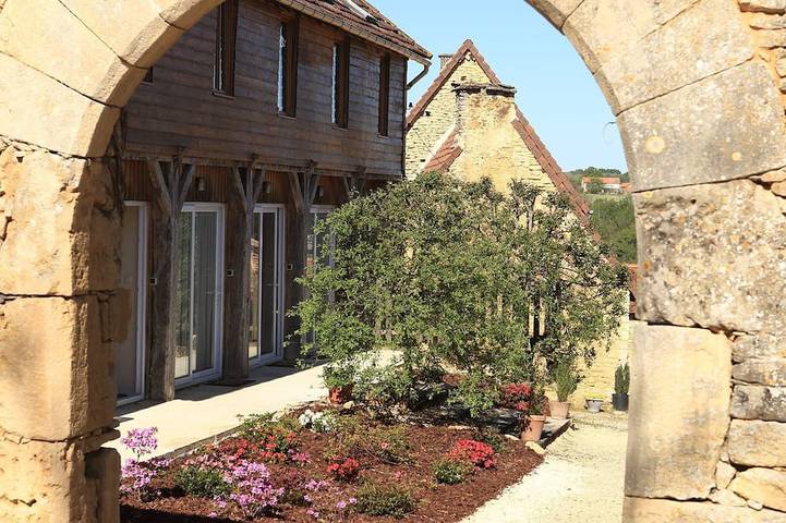 Maison de vacances pour 4 personnes, avec Terrasse ainsi que Jardin et Piscine à Saint-Amand-de-Coly