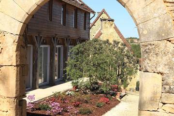 Gîte pour 4 personnes, avec piscine ainsi que jardin et terrasse à Saint-Amand-de-Coly
