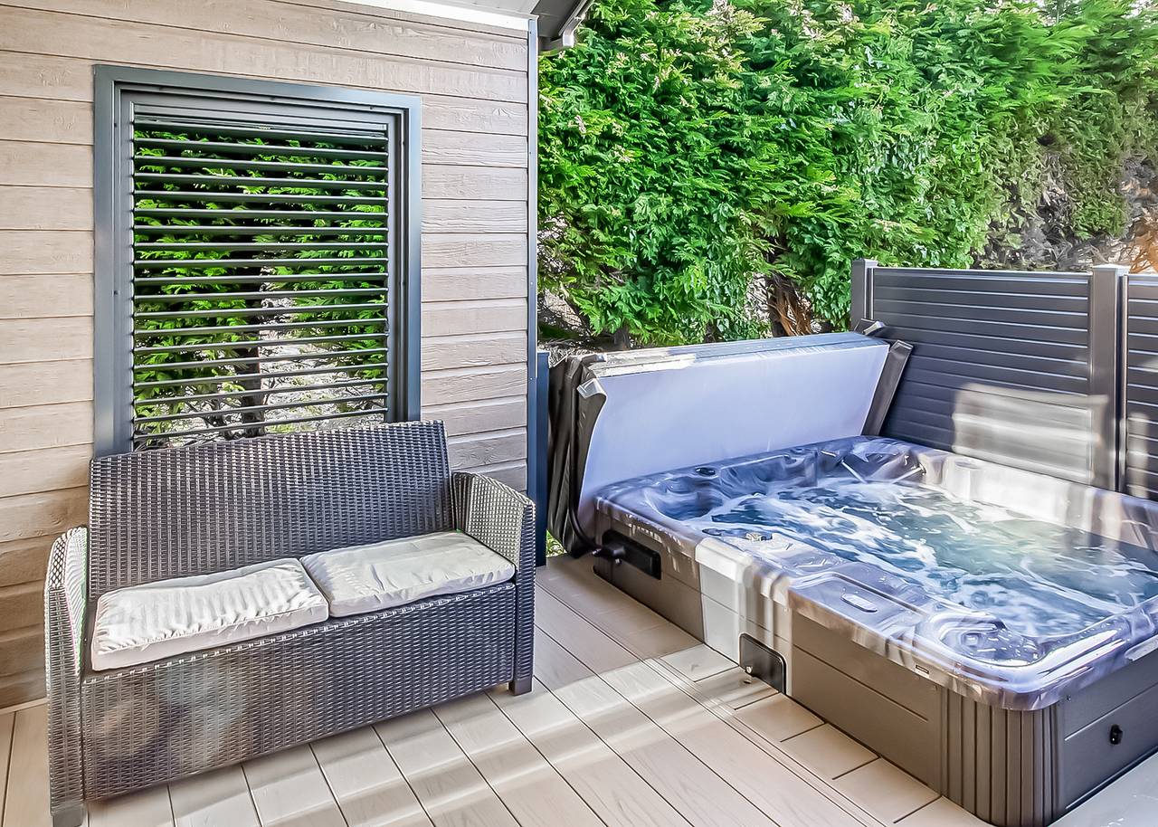 Pladda Pod with Hot Tub in Firth Of Clyde