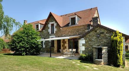 Gîte pour 5 personnes, avec terrasse ainsi que jardin et piscine, adapté aux familles à Prusy (homonymie)