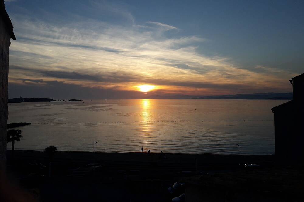 Appartement entier, Appartement Avec Terrasse Face à la mer et a l'ile des Embiez in Le Brusc, Six-Fours-les-Plages