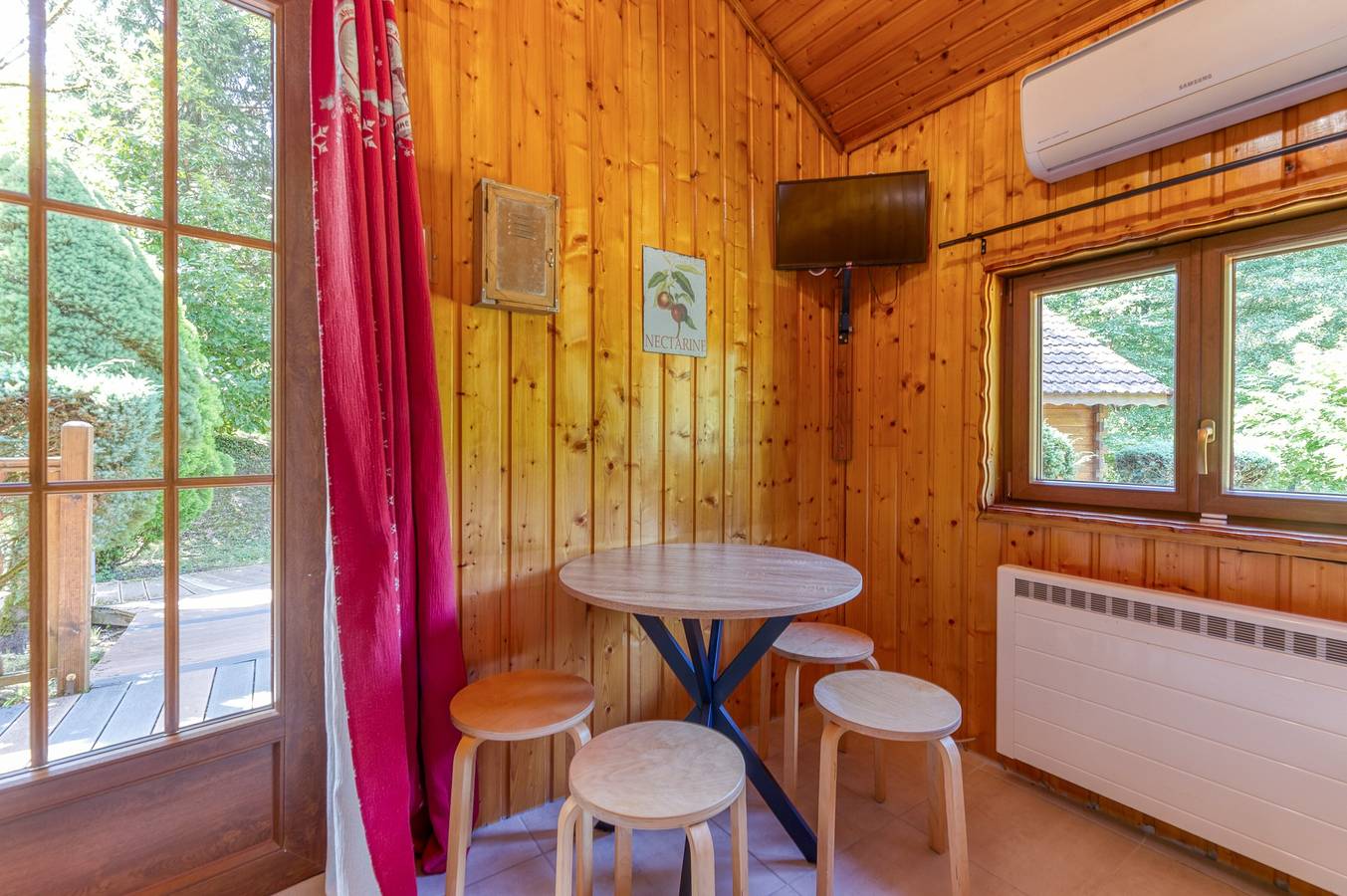 Appartement entier, Appartement 'Chalet Jacinthe' avec vue sur les montagnes, Wi-Fi et climatisation in Vaulnaveys-le-Bas, Isère