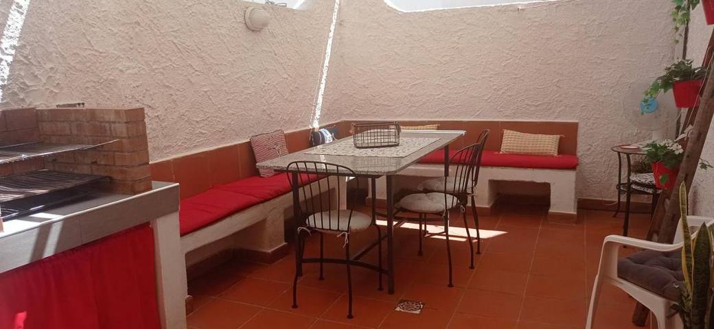 Appartamento per 8 persone, con balcone, adatto a famiglie con bambini a Roccalumera