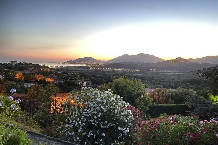 Villa pour 16 personnes, avec terrasse et jardin, animaux acceptés