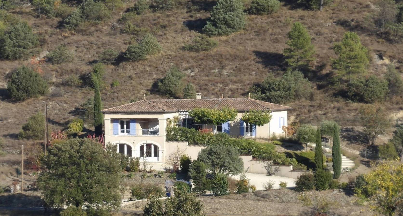Villa provençale très proche de Vallon-Pont-d'Arc in Lagorce, Ardèche