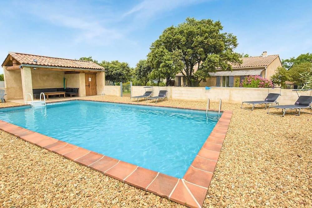 Stunning home in Mazan in Mazan, Parc naturel régional du Mont-Ventoux