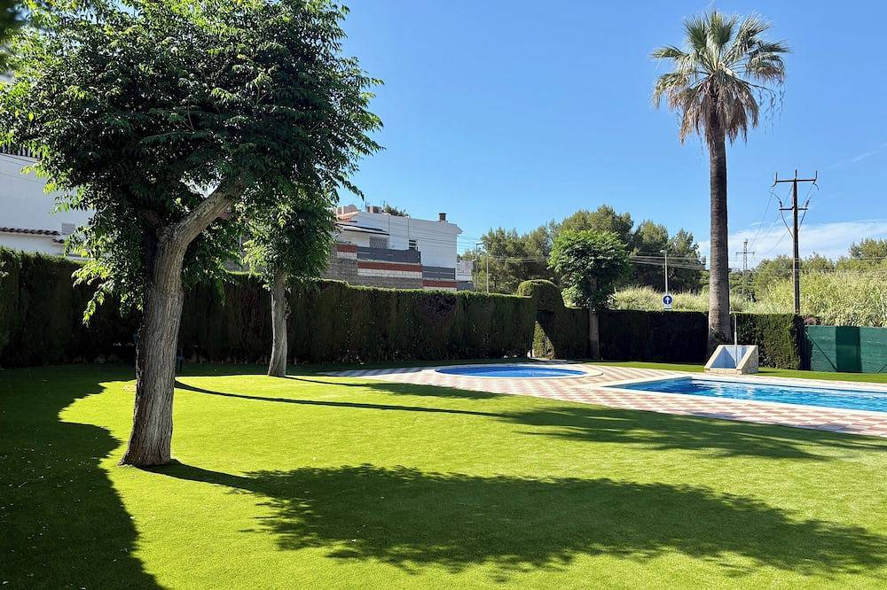 Maison entièrement rénovée, plage+ville accessibles à pied, piscine, vue mer, 4P in Roca Grossa, Lloret de Mar
