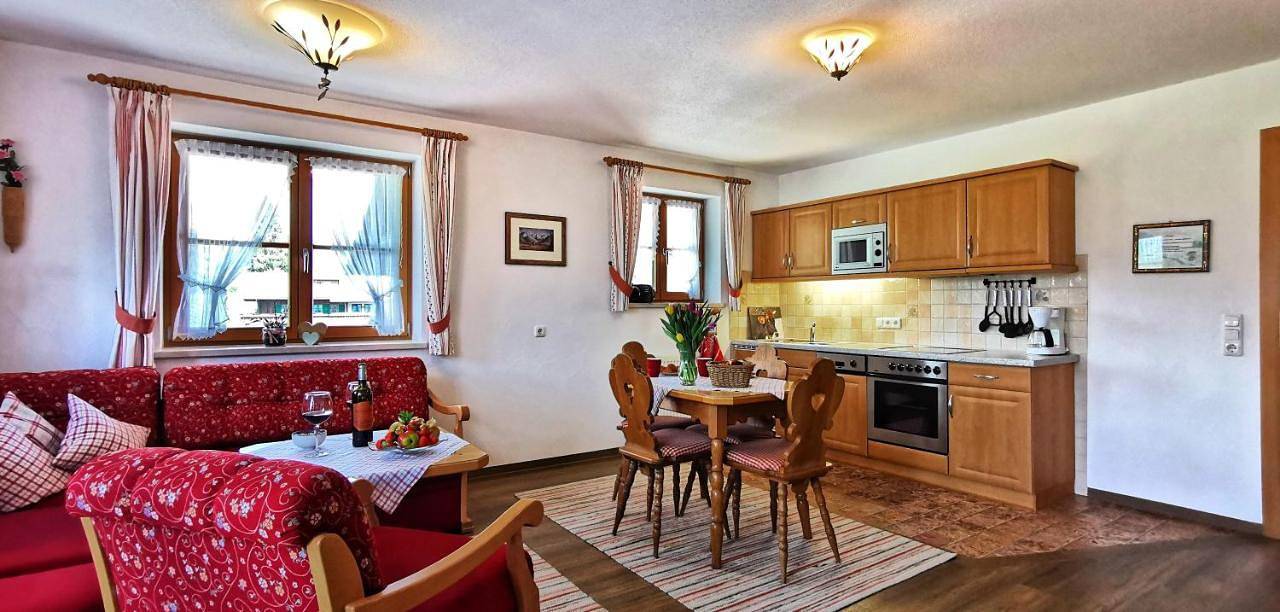 Ganze Wohnung, Landhaus Bergkristall - Sommer Bergbahnen inklusive in Rubi, Oberstdorf