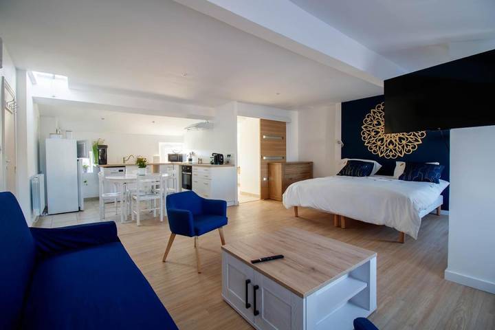 Chambre d’hôte pour 3 personnes, avec jacuzzi ainsi que piscine et sauna, animaux acceptés