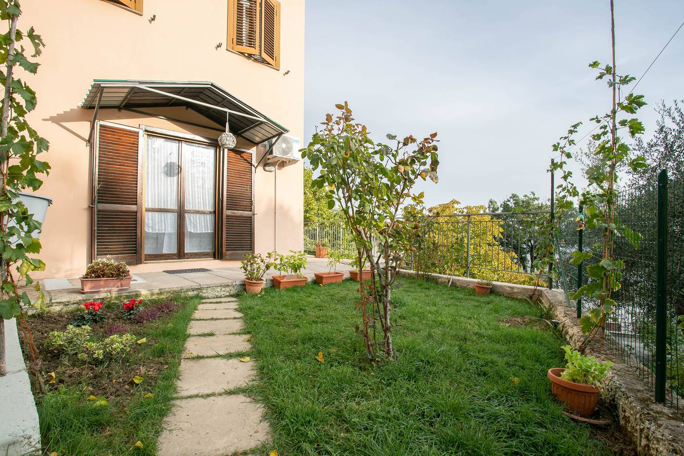 Entire apartment, Apartment "Ambra" with Mountain View & Balcony in Cinigiano, Grosseto Province