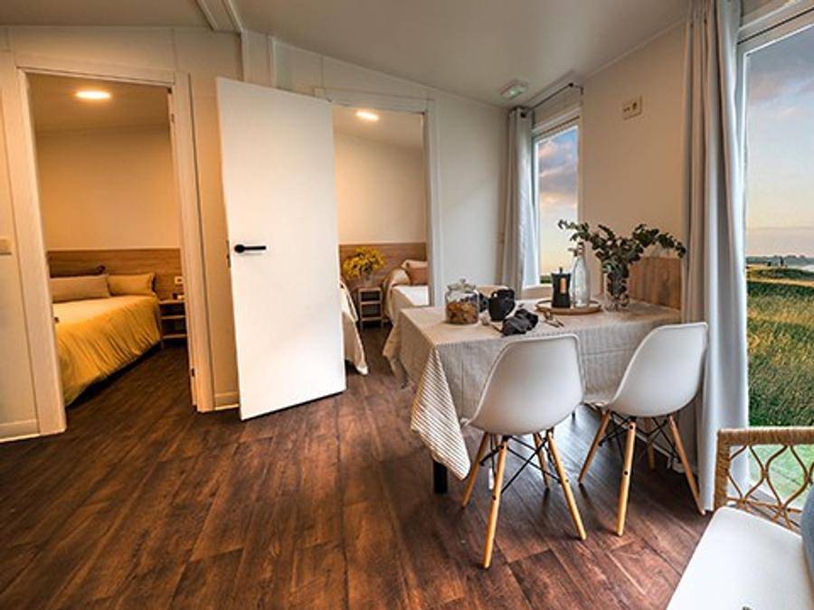 Camping Bella Austria - Stacaravan 6 personen - Comfort | 3 slaapkamers | 6 pers | Verhoogd terras | Airconditioning in Rottenmanner und Wölzer Tauern, St. Peter am Kammersberg