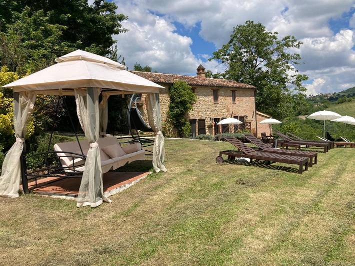 Appart’hôtel pour 2 personnes, avec Terrasse et Jardin ainsi que Piscine et Vue