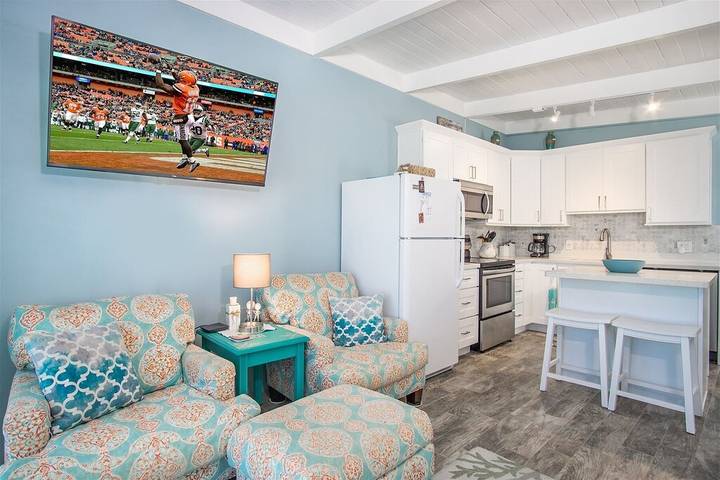 Vacation rental for 4 people, with pool and terrace, with pets in Key Colony Beach