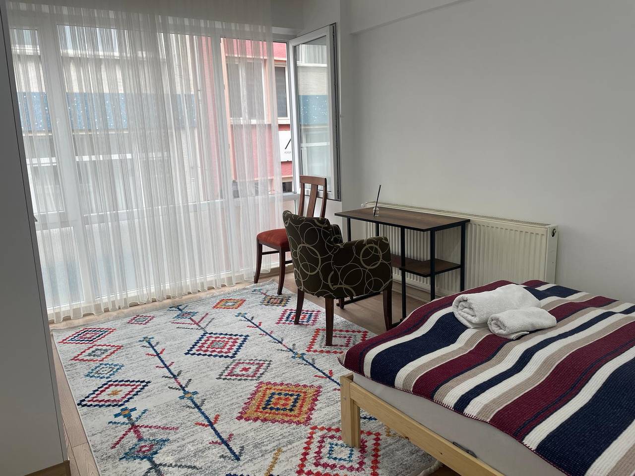 Ganze Wohnung, Komfortable 3-Zimmer-Wohnung mit 1 Wohnzimmer im Stadtzentrum von Kadıköy in Kadıköy, Istanbul