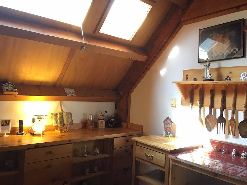Stunning cabin,  rustic decorations, great view of Mts.,  expansive patio in Hope, Fraser Valley Regional District