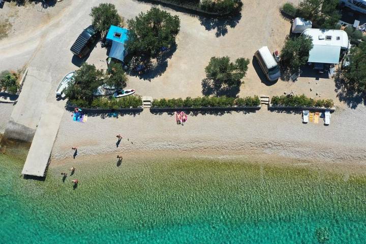 Camping pour 7 personnes, avec jardin et vue, animaux acceptés à Tisno - 3