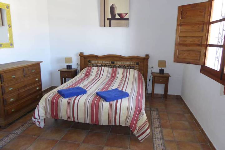 Stylish townhouse with superb views, elegant courtyard, pool and large terraces in Álora, Cordillera Penibética