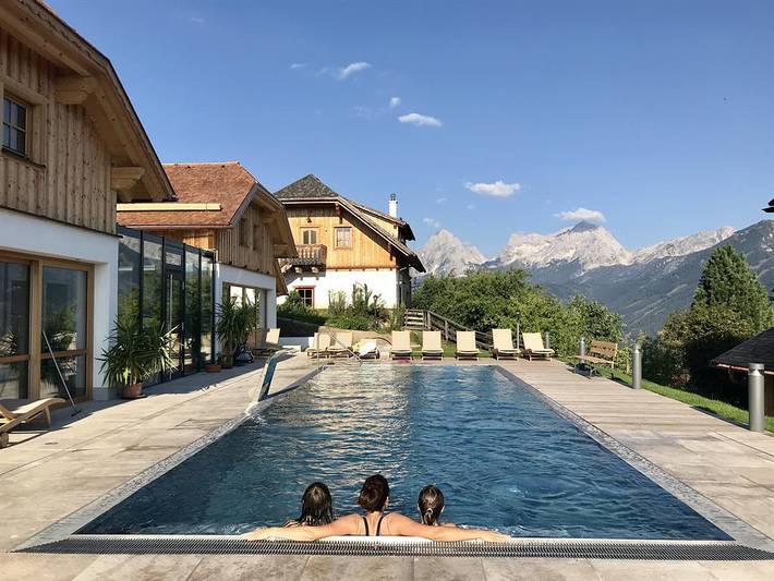Chalet für 8 Personen, mit Balkon und Terrasse sowie Garten und Pool in Oberösterreich
