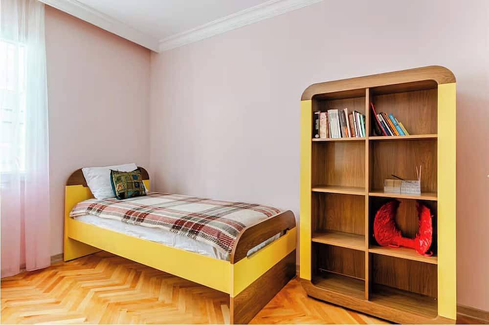 Ganze Wohnung, Lovely 3-bedroom apartment with Ac in soothing Izmir neighborhood in Izmir, Türkische Ägäis