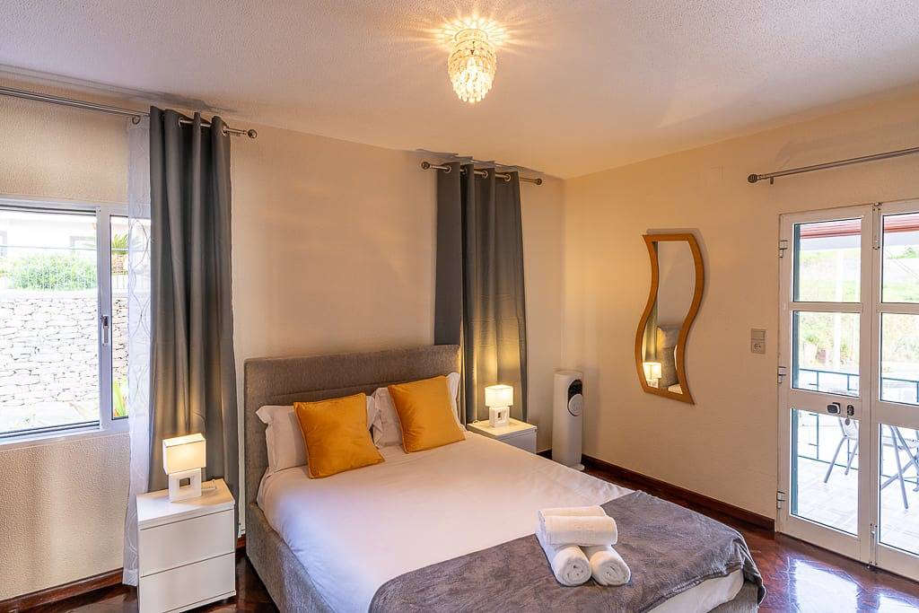 Ganze Wohnung, Ferienwohnung für 4 Personen mit Balkon in Estreito da Calheta, Madeira