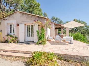Gîte pour 8 personnes, avec terrasse et jardin à La Garde-Freinet