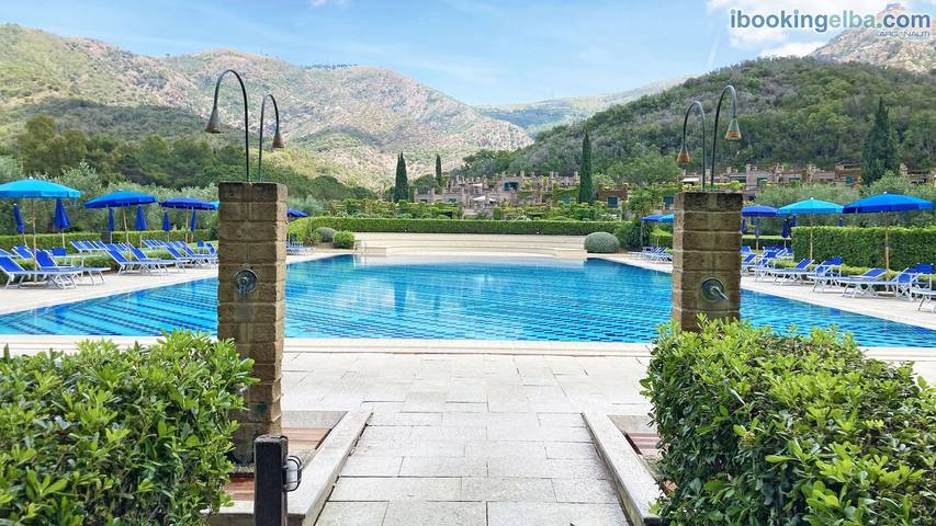 Location de vacances pour 7 personnes, avec Jacuzzi et Jardin ainsi que Piscine et Sauna à Bagnaia