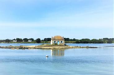 Gîte pour 5 personnes, avec balcon et vue sur le lac dans Plage De Saint Cado Belz