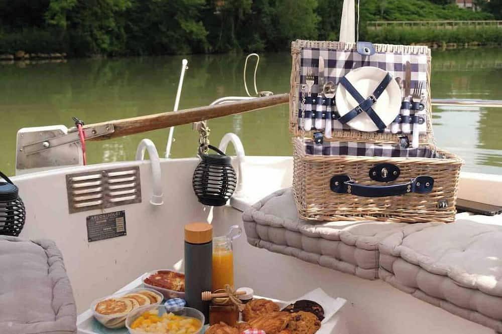 Voilier sur la Marne in Lagny-sur-Marne, Seine-et-Marne
