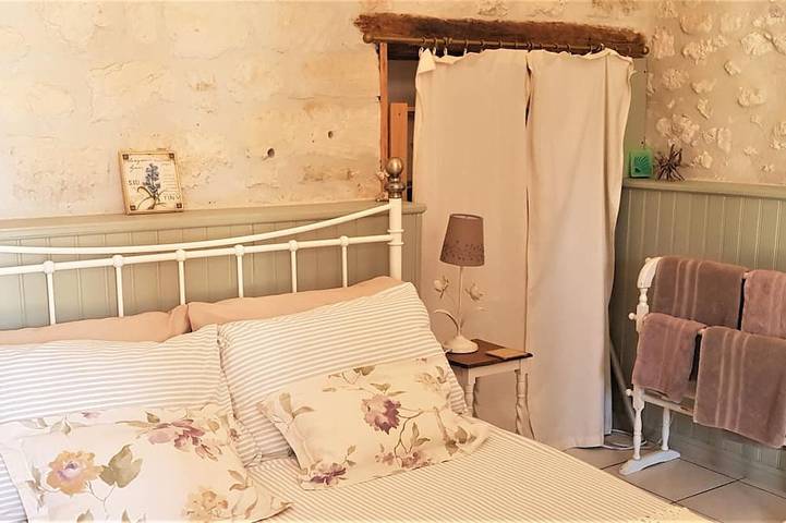 Location de vacances pour 2 personnes, avec Jardin et Piscine à Saint-Palais-de-Phiolin - 3