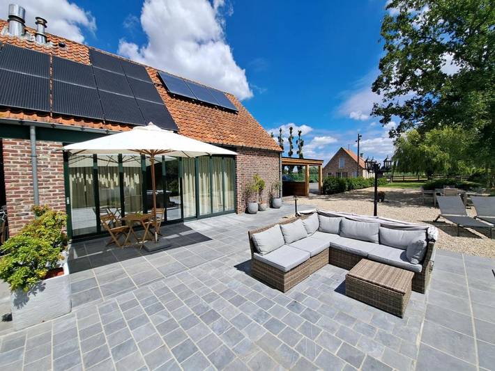 Chambre d’hôte pour 2 personnes, avec Terrasse et Jacuzzi ainsi que Jardin et Sauna à Roeselare