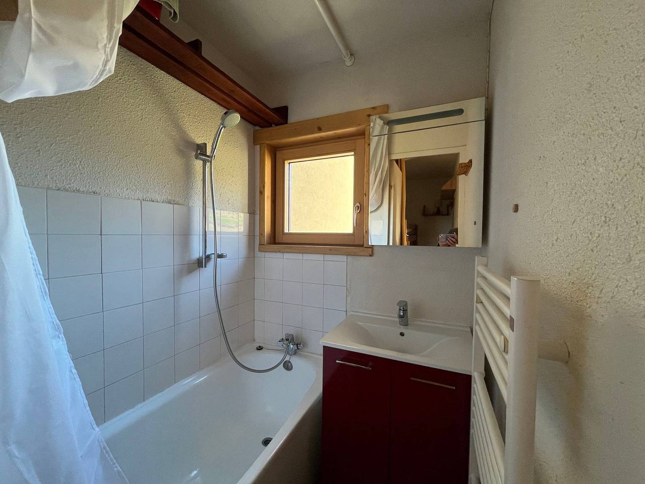 Entire studio, Cozy 4-person apartment with balcony in Val Cenis in Lanslevillard, Saint-Jean-de-Maurienne region