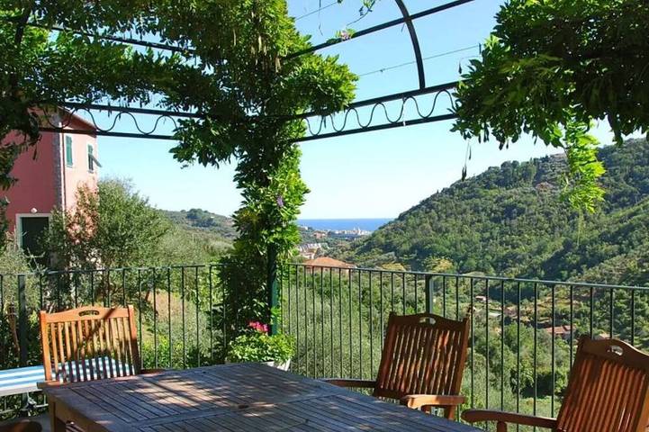 Gîte pour 7 personnes, avec Balcon et Jardin à Leivi
