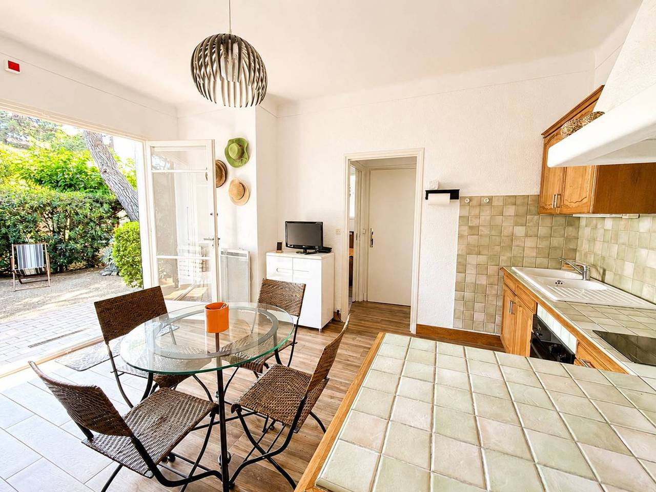 Appartamento intero, Ground Floor T2 Apartment, 100m from Beach, Terrace, Sleeps 4 - Argelès-sur-Mer in La Côte Vermeille, Argelès-sur-Mer