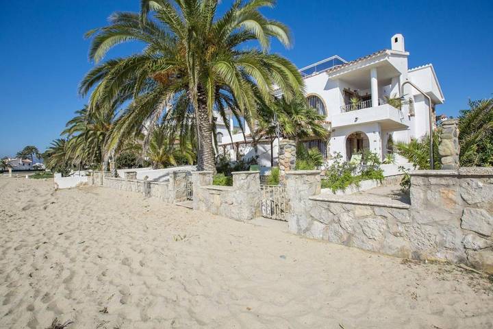 Ferienwohnung für 7 Personen, mit Balkon und Terrasse sowie Garten und Ausblick in Montroig Bahia - 2