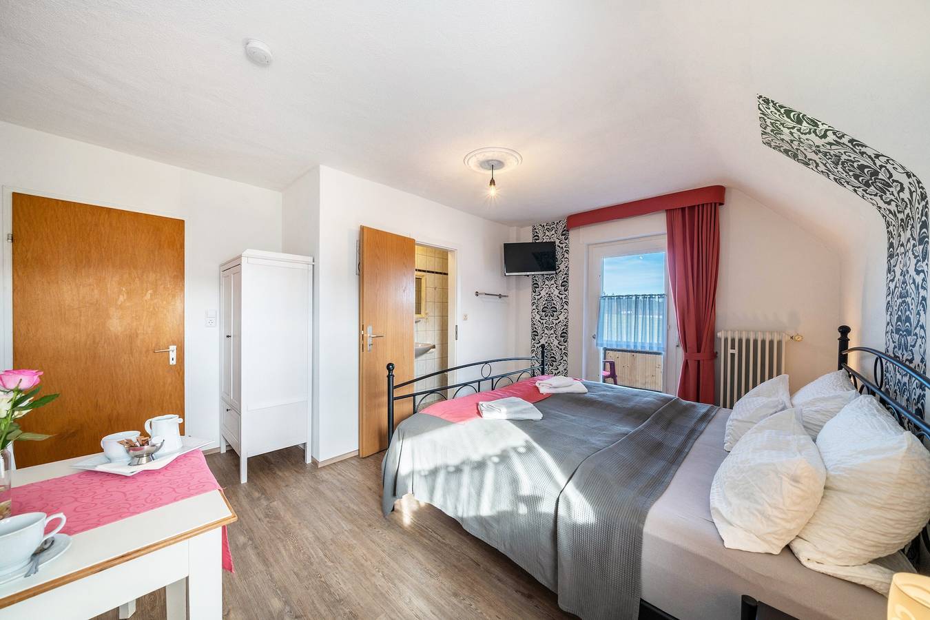 Café Pension Pfaus - 1 Ferienwohnung (4 pax), 3 Doppelzimmer und 1 Dreibettzimmer in Mühlenbach, Mittlerer Schwarzwald