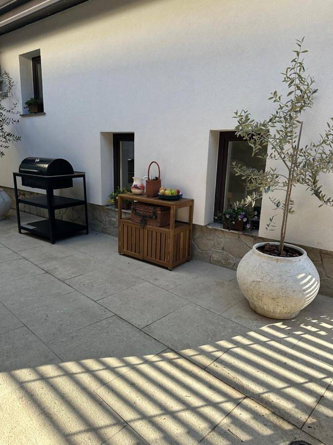 Peaceful Family Retreat Villa with a private Hot Tub in Sopot (Bułgaria), Balkan Mountains