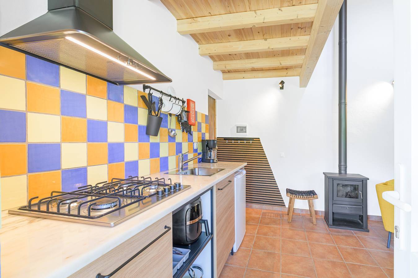 Apartamento inteiro, Apartamento 'Luna' com Vista para a Montanha, Piscina Partilhada e Wi-Fi in Relíquias, Alentejo Litoral