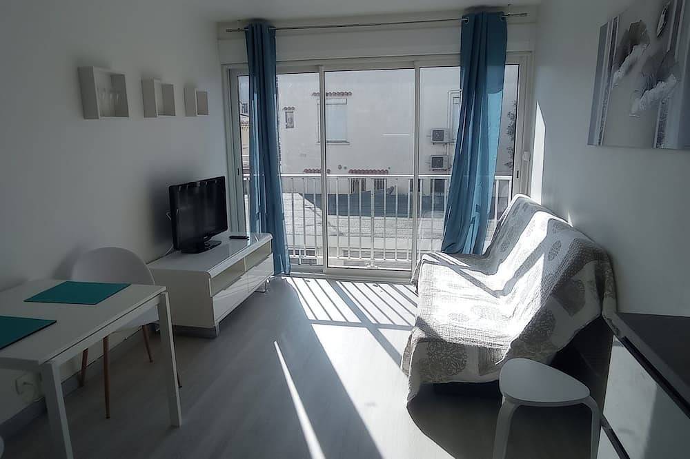 Appartement entier, Profitez d'un logement élégant et central à 3 min de la plage , in Le Grau-du-Roi, Côte d'Améthyste