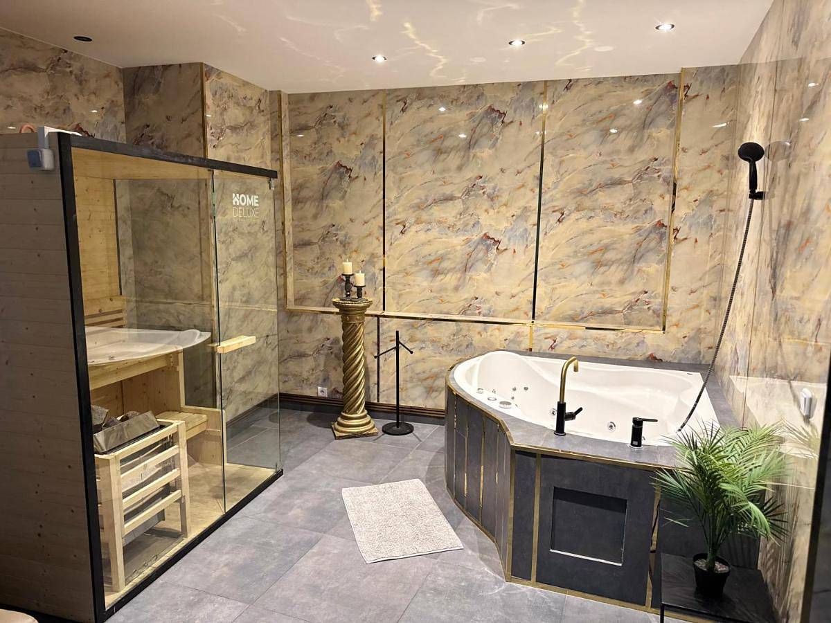 Ganze Wohnung, Suite Julius Cesar mit Private Sauna & Whirlpool in Friedrichshain - Kreuzberg, Berlin
