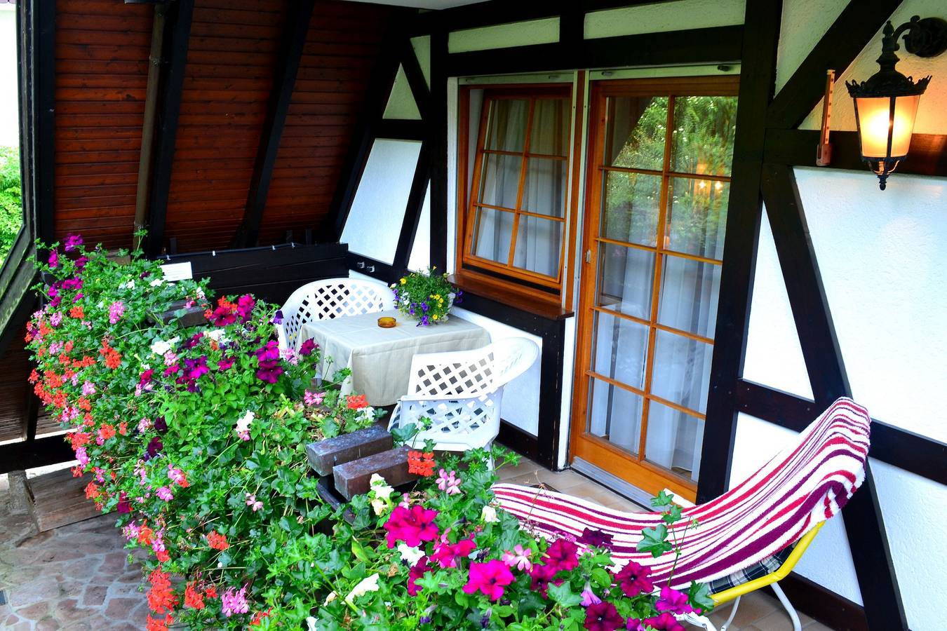 Ganze Wohnung, Ferienwohnung 'Rotkehlchen' mit Bergblick, Gemeinschaftsterrasse und Wi-Fi in Sasbachwalden, Mittlerer Schwarzwald