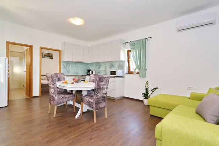 Villa für 10 Personen, mit Garten und Balkon in Zadar - 4