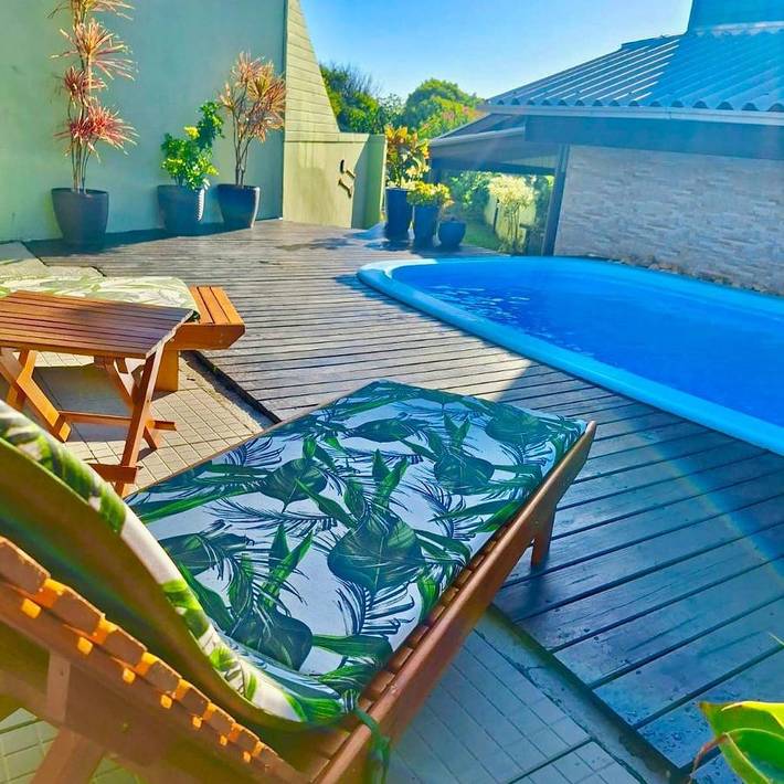 Casas e apartamentos de temporada para 4 pessoas, com piscina e jardim e ainda vista, com animais de estimação em Farol de Santa Marta