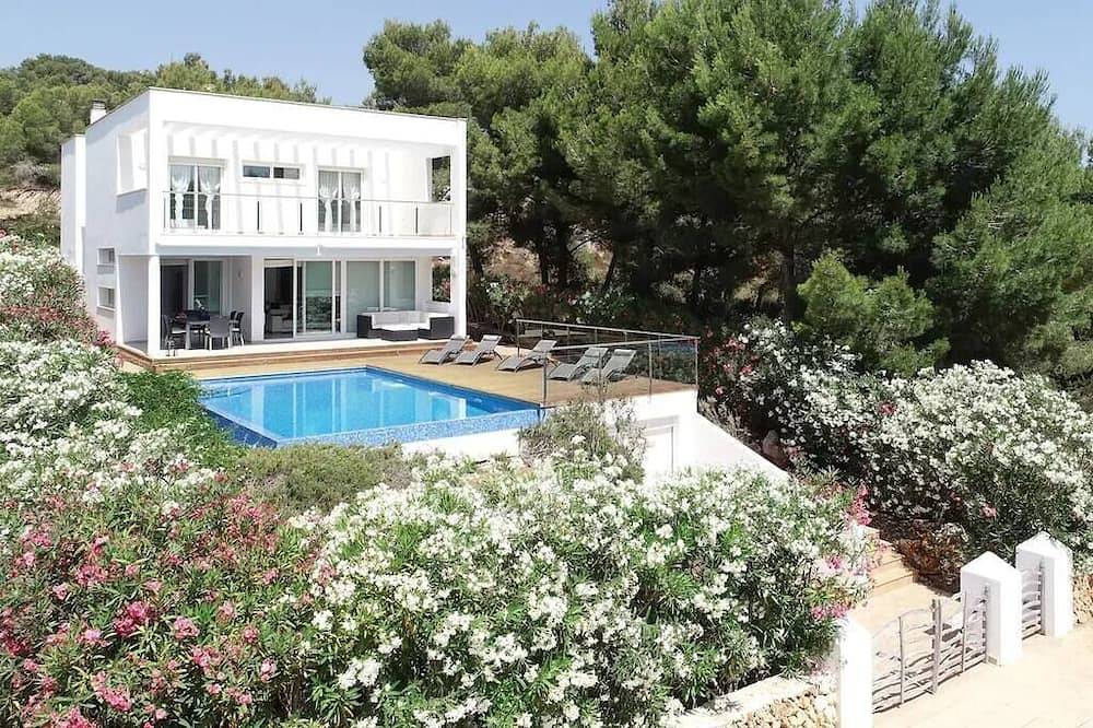 Villa Paraíso: Espectacular villa en Coves Noves in Coves Noves, Es Mercadal