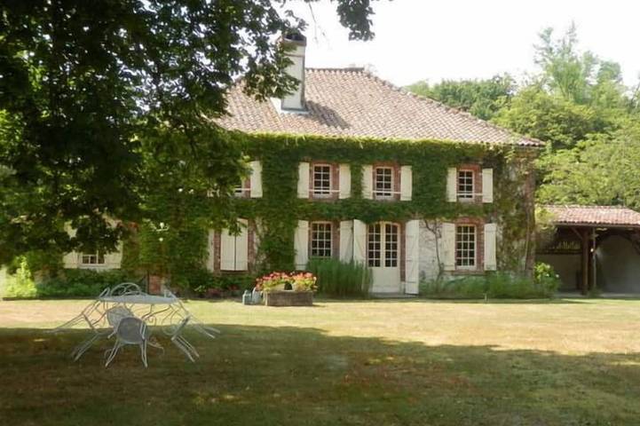 Location de vacances pour 14 personnes, avec Terrasse et Jardin dans Sabres