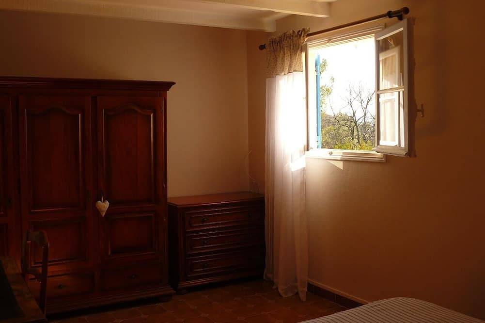 Maison pleine de charme au coeur de La Provence Verte , à 30 min. des plages. in La Roquebrussanne, Côte méditerranéenne (France)