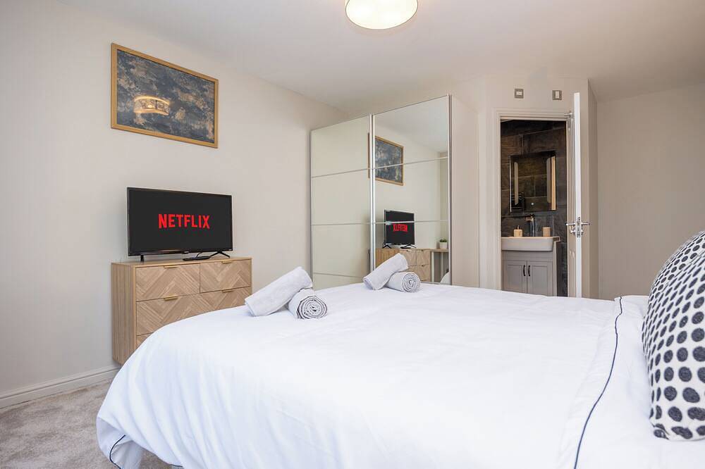 Entire apartment, Homely Spacious 3 Bedroom Apartment in Windsor. Close to Windsor Castle. in Windsor, Berkshire