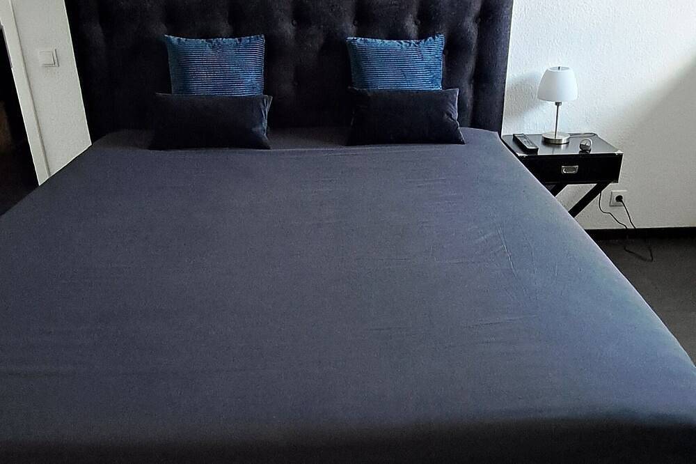 Ganze Wohnung, Olli´s Lodge- 2 Zimmer Ferienwohnung 20min von Bonn entfernt. in Meckenheim, Rhein-Sieg-Kreis