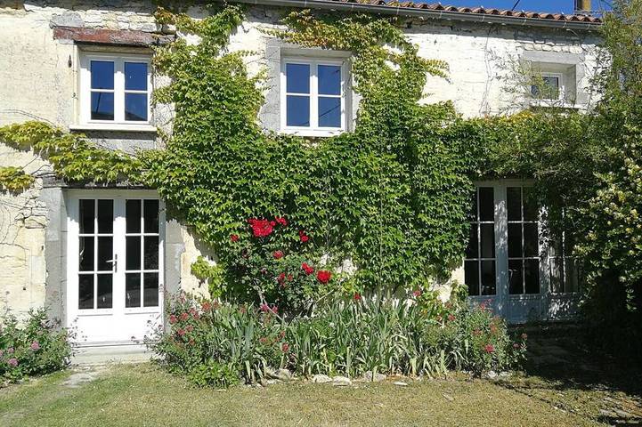 Location de vacances pour 7 personnes, avec Terrasse et Jardin à Vouhé