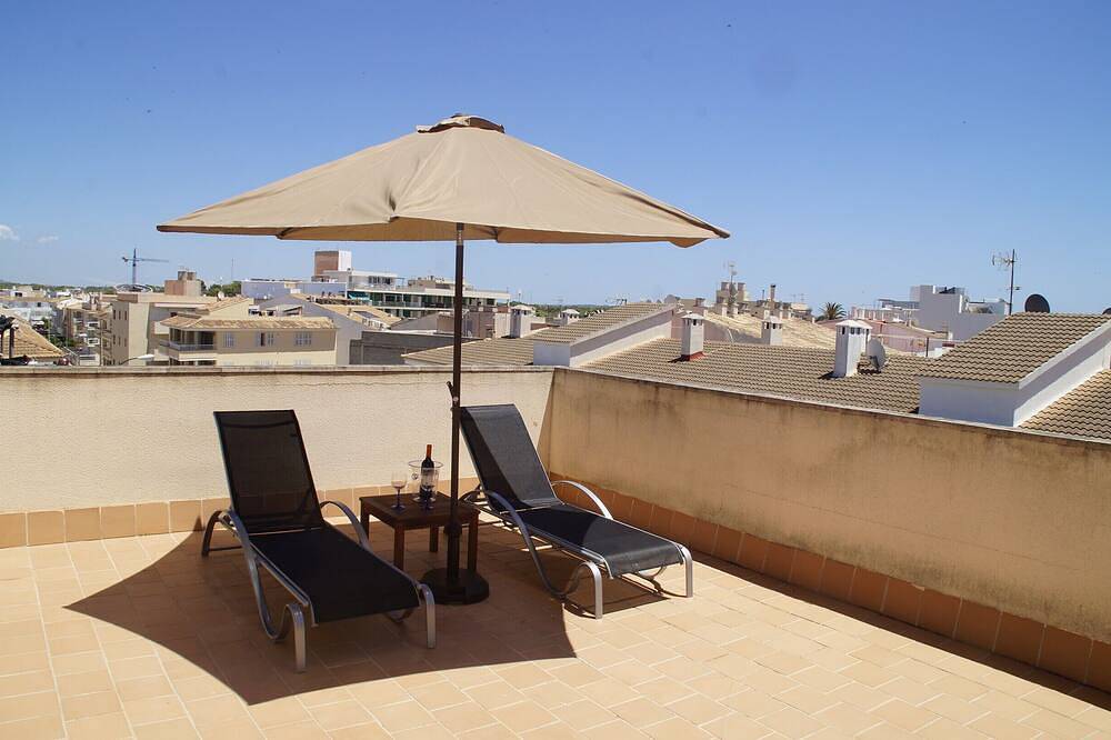 Entire apartment, Duplex apartment 50 meters from the beach in Playa d'es Port, Ses Salines